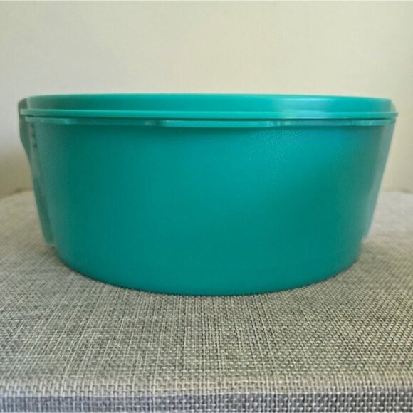 Vintage Tupperware Servalier Large Turquoise Blue Bowl Round Trusted Since 1946 - Picture 2 of 2
